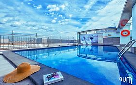 Num Hotel